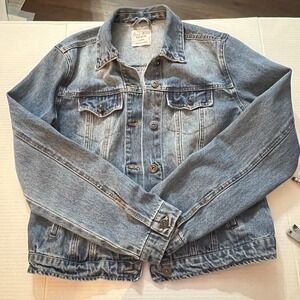 Love Tree Women Classic Light Blue Jean Denim Jacket‎ with pockets size Large